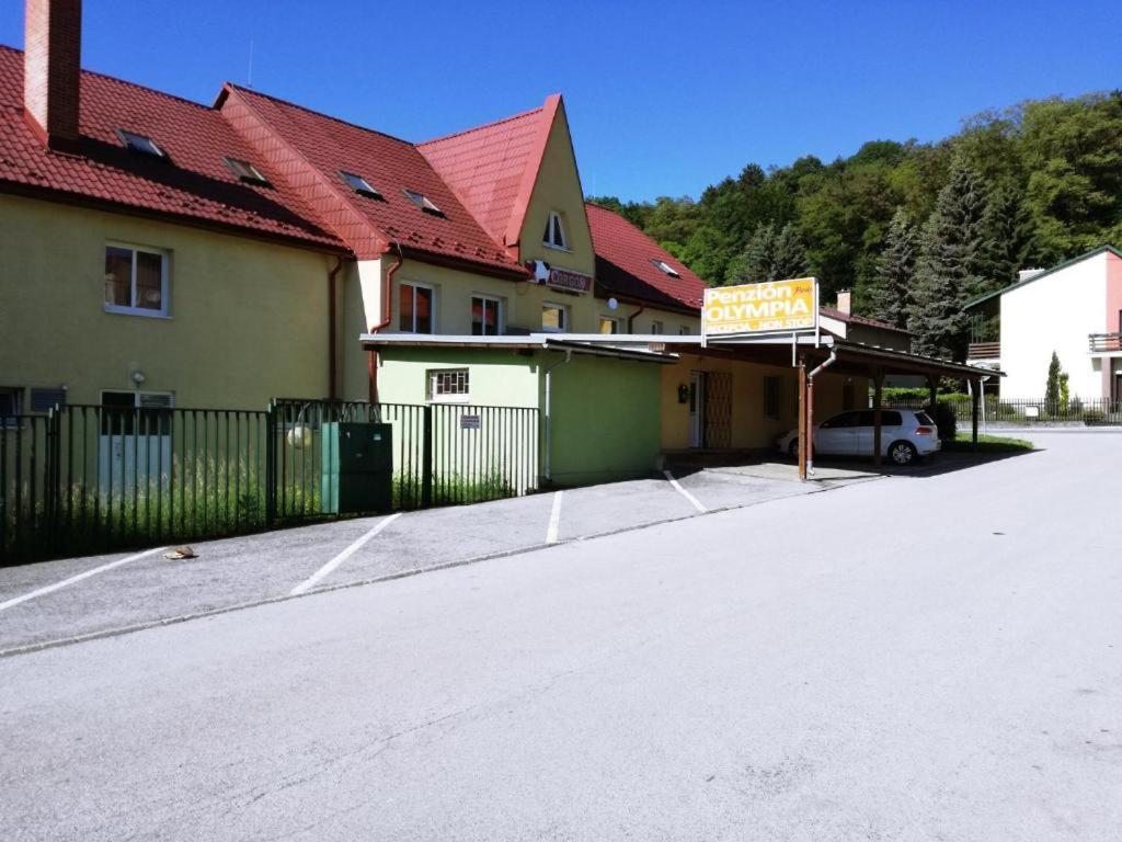 Penzion Olympia Банска-Бистрица Экстерьер фото